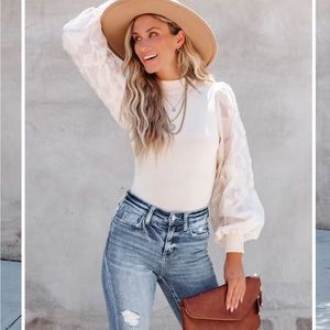 *VICI COLLECTION* - ANTOINETTE ORGANZA KNIT CONTRAST TOP,  CREAM. LARGE. NWT.